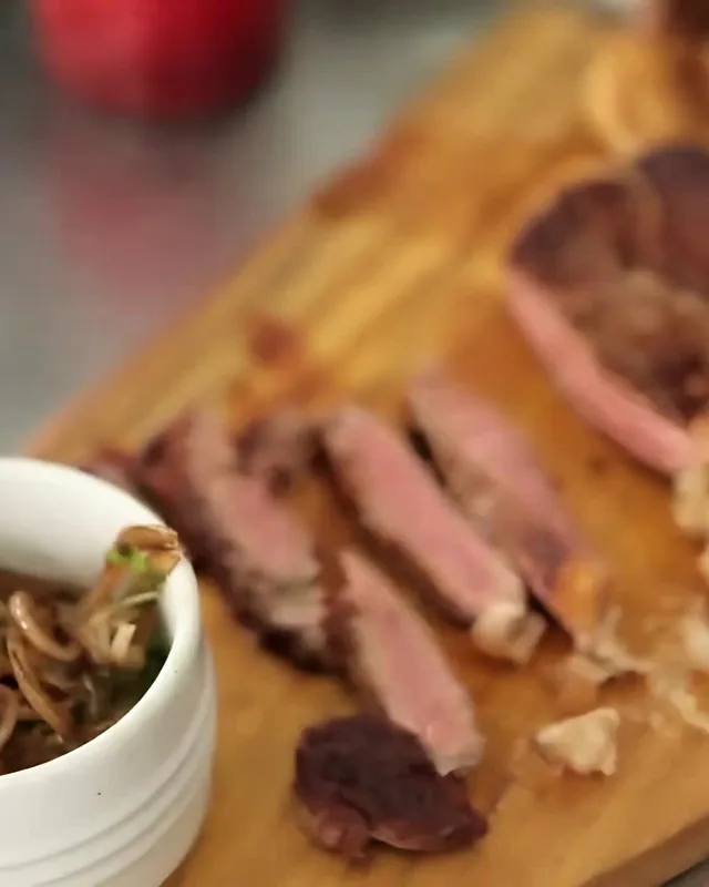 Bife fatiado na tábua, dourado por fora